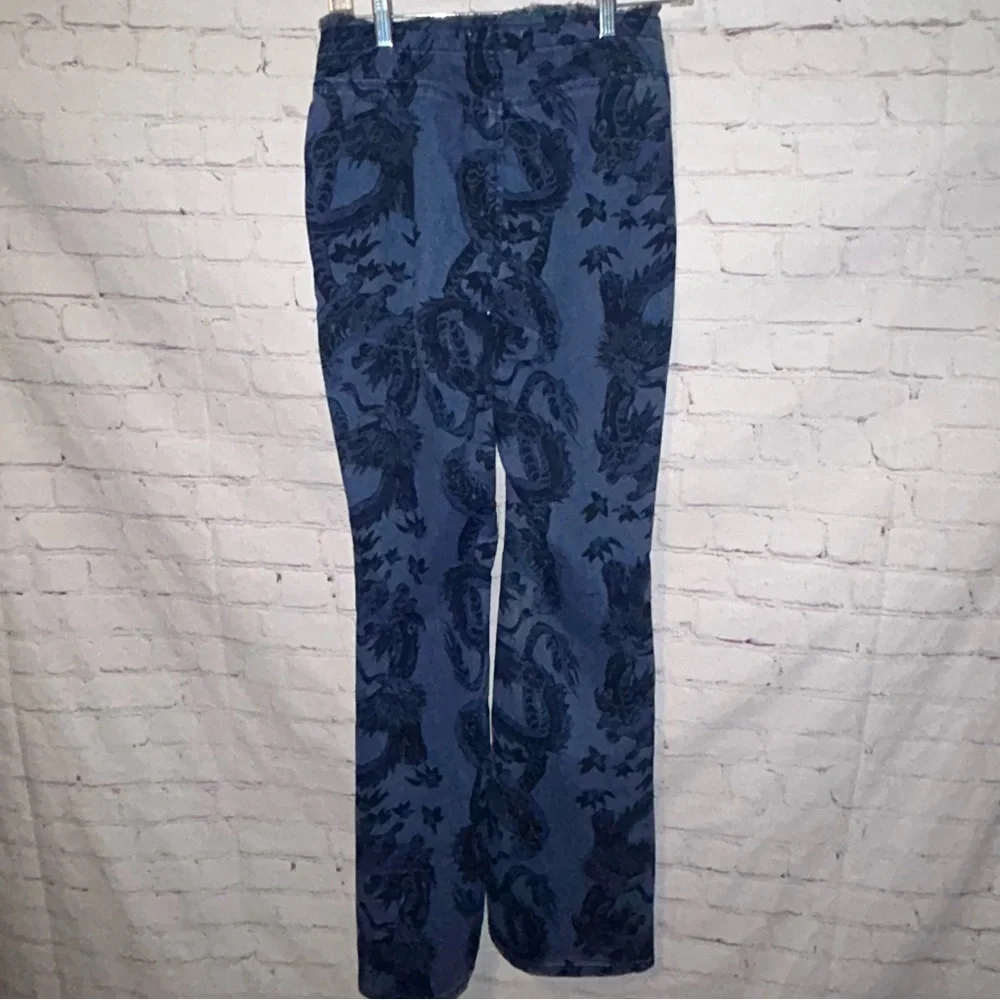 BDG Printed‎ Ruched Dipped V-Front Flare Jean size 28 - Picture 5 of 9